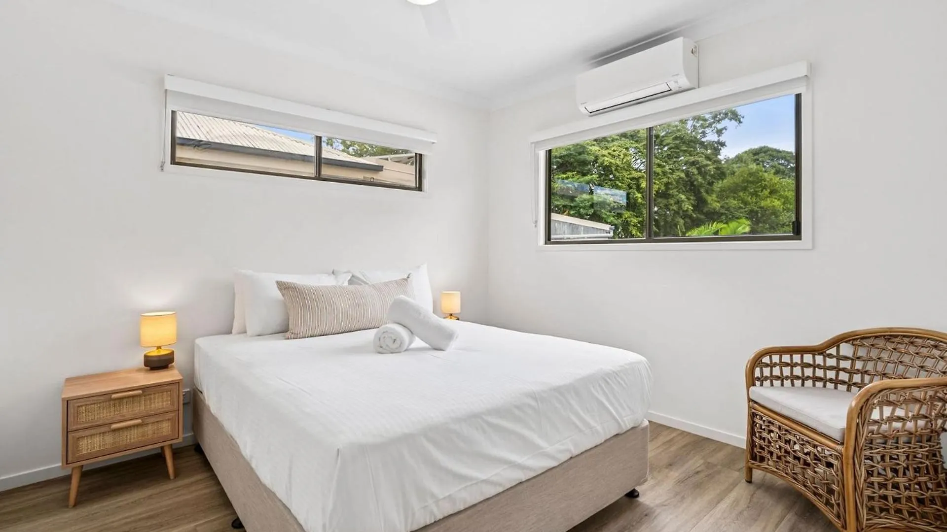 Currimundi Lake House Kawana Waters